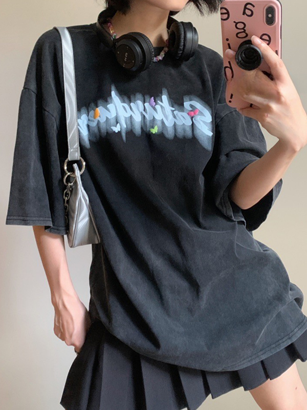 Übergroßes Kurzarm-T-Shirt mit Vintage-Graffiti-Schmetterling-1
